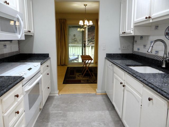 31 Pleasant St Unit 52, Lebanon, NH 03784