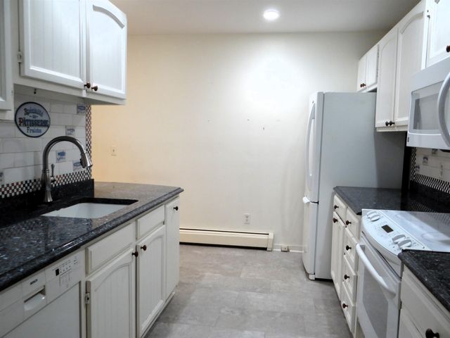31 Pleasant St Unit 52, Lebanon, NH 03784