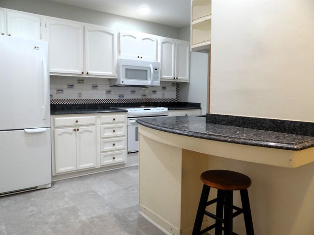31 Pleasant St Unit 52, Lebanon, NH 03784