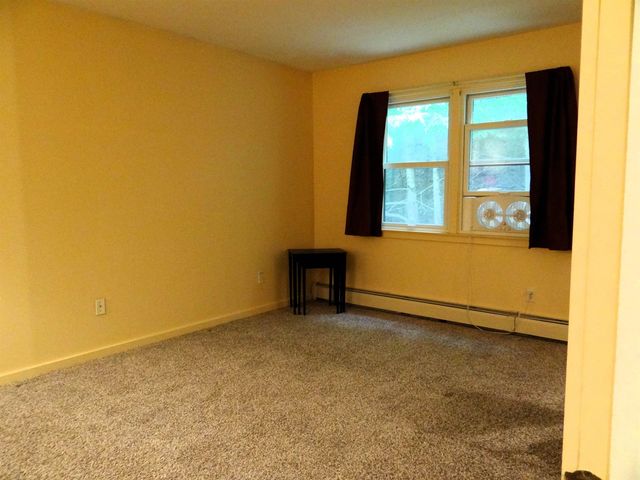 31 Pleasant St Unit 52, Lebanon, NH 03784