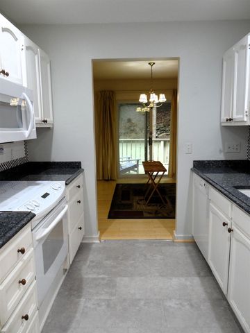 31 Pleasant St Unit 52, Lebanon, NH 03784