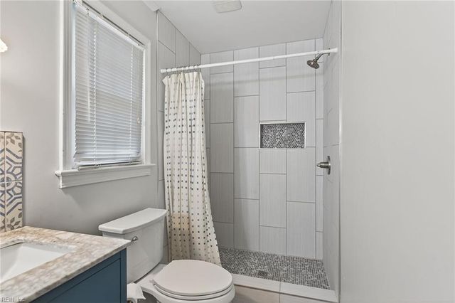 820 Coverdale LN, Virginia Beach, VA 23452