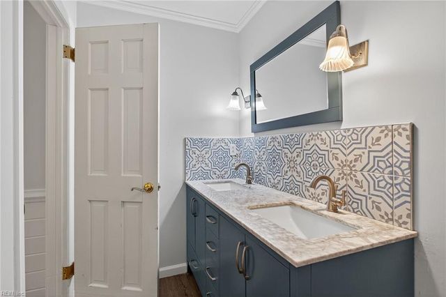 820 Coverdale LN, Virginia Beach, VA 23452