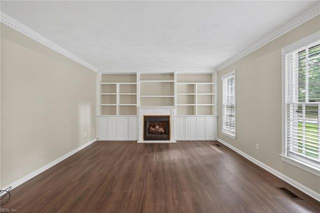 820 Coverdale LN, Virginia Beach, VA 23452