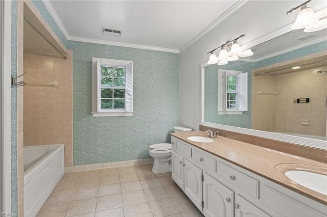 820 Coverdale LN, Virginia Beach, VA 23452
