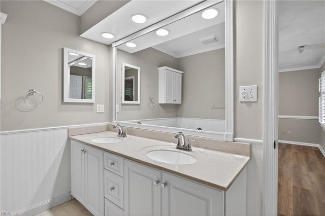 820 Coverdale LN, Virginia Beach, VA 23452