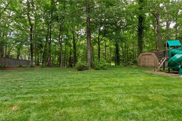 820 Coverdale LN, Virginia Beach, VA 23452
