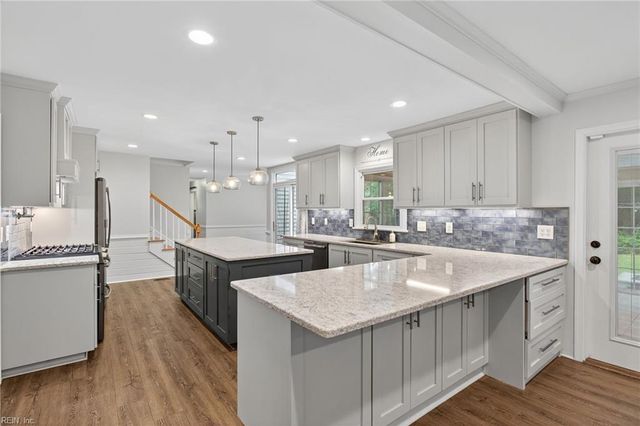 820 Coverdale LN, Virginia Beach, VA 23452