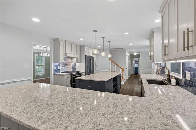 820 Coverdale LN, Virginia Beach, VA 23452