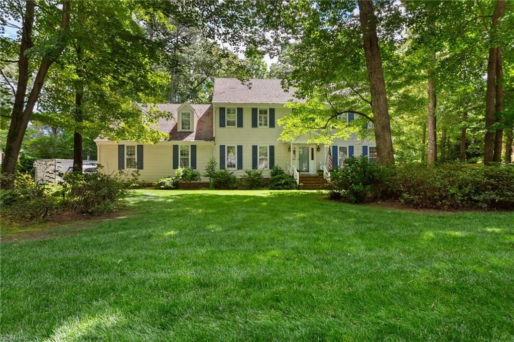 820 Coverdale LN, Virginia Beach, VA 23452