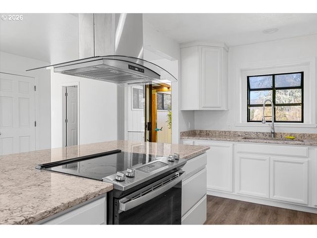 1300 DAISY Ln, Grants Pass, OR 97527