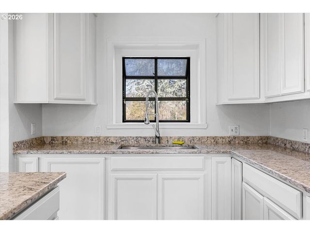 1300 DAISY Ln, Grants Pass, OR 97527