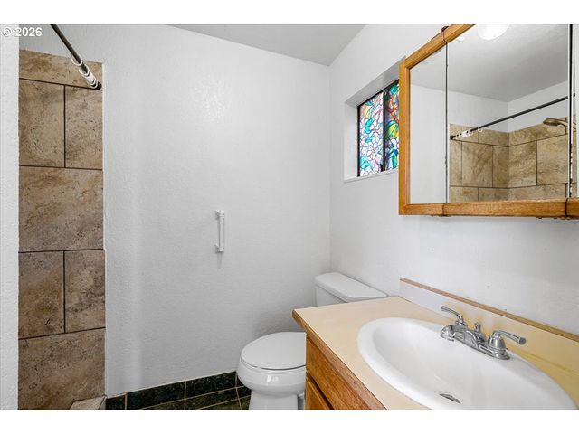 1300 DAISY Ln, Grants Pass, OR 97527