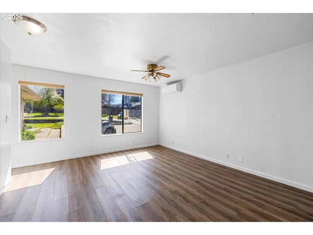 1300 DAISY Ln, Grants Pass, OR 97527