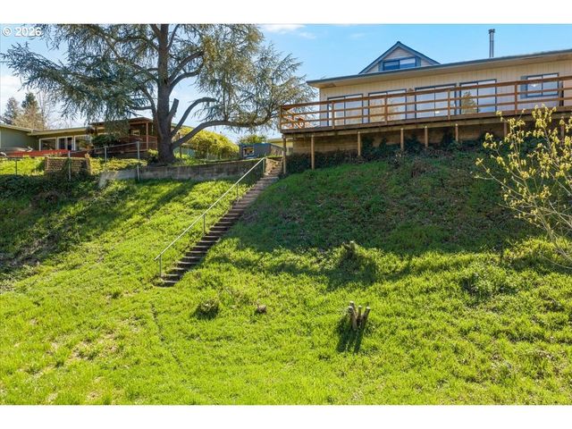 1300 DAISY Ln, Grants Pass, OR 97527