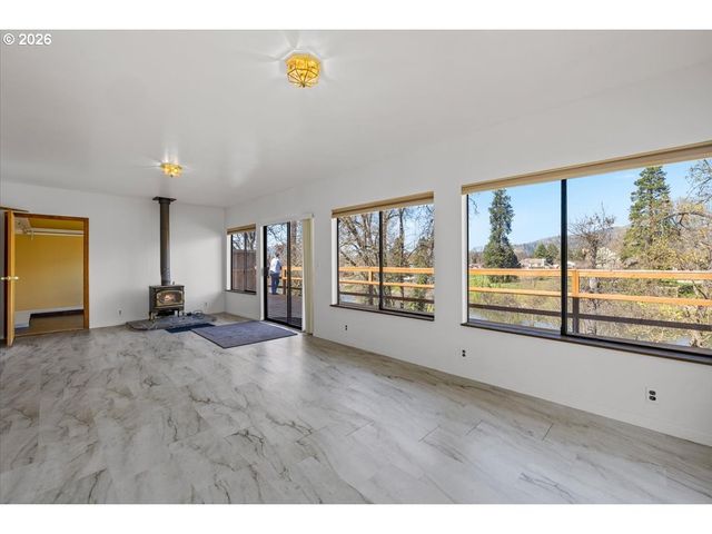 1300 DAISY Ln, Grants Pass, OR 97527