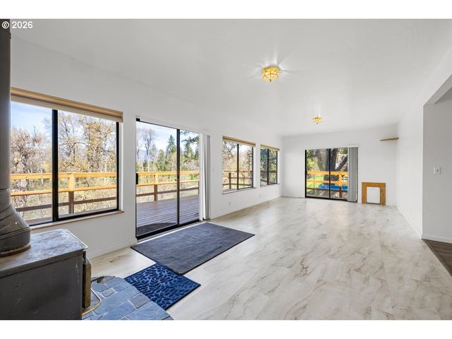 1300 DAISY Ln, Grants Pass, OR 97527