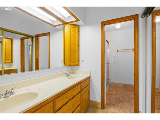 1300 DAISY Ln, Grants Pass, OR 97527