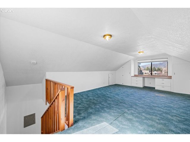 1300 DAISY Ln, Grants Pass, OR 97527