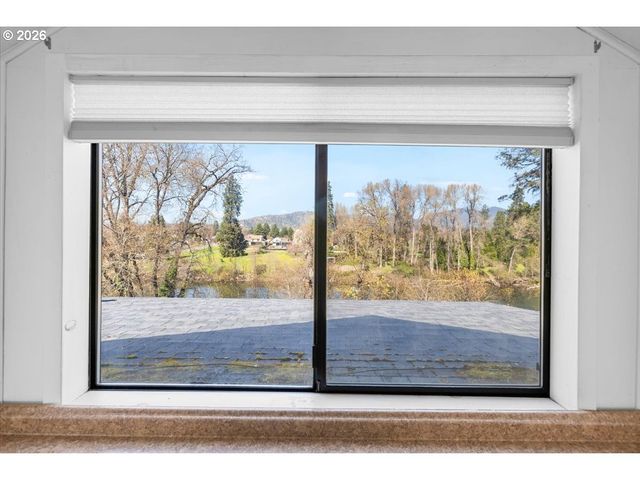 1300 DAISY Ln, Grants Pass, OR 97527