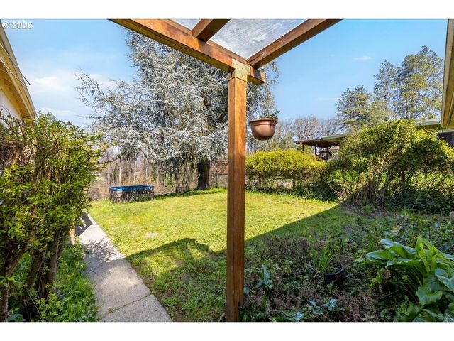 1300 DAISY Ln, Grants Pass, OR 97527