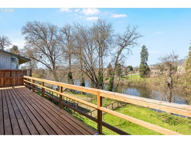 1300 DAISY Ln, Grants Pass, OR 97527
