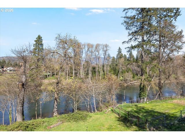 1300 DAISY Ln, Grants Pass, OR 97527