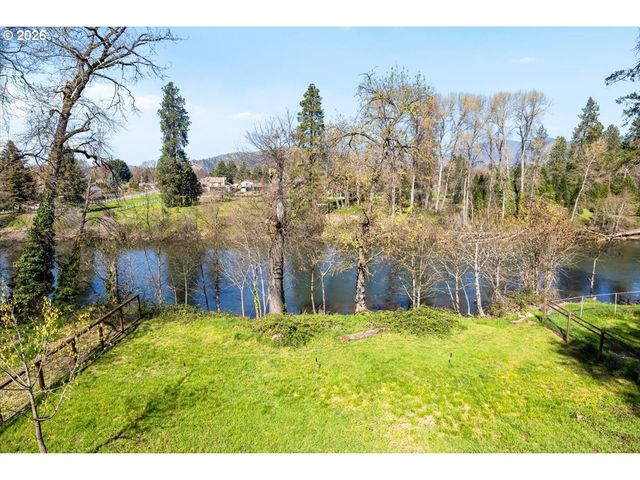 1300 DAISY Ln, Grants Pass, OR 97527