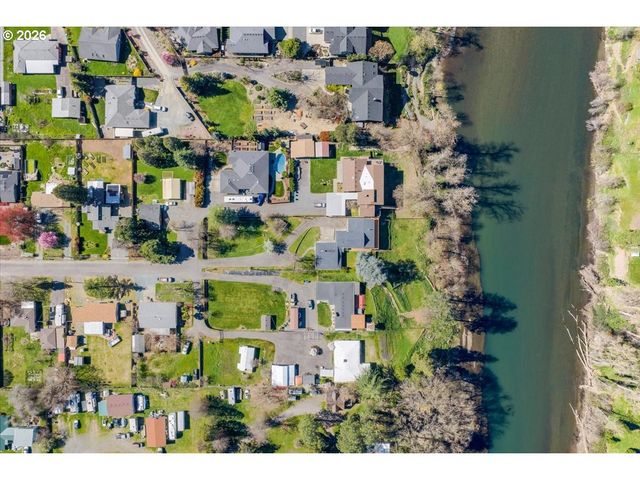 1300 DAISY Ln, Grants Pass, OR 97527