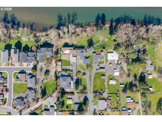 1300 DAISY Ln, Grants Pass, OR 97527