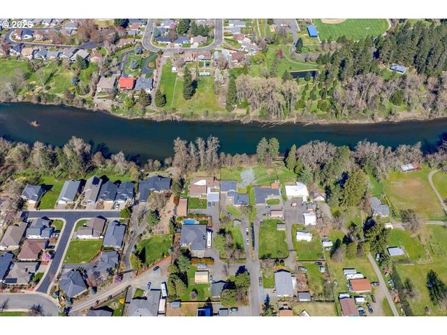 1300 DAISY Ln, Grants Pass, OR 97527