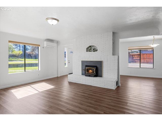 1300 DAISY Ln, Grants Pass, OR 97527