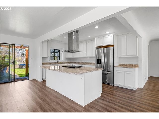 1300 DAISY Ln, Grants Pass, OR 97527