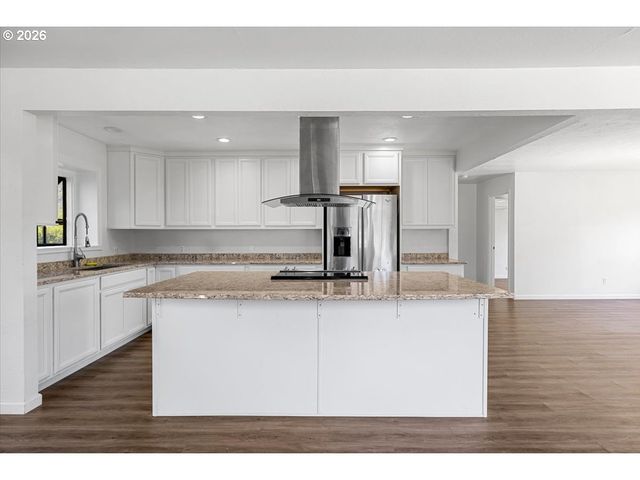 1300 DAISY Ln, Grants Pass, OR 97527