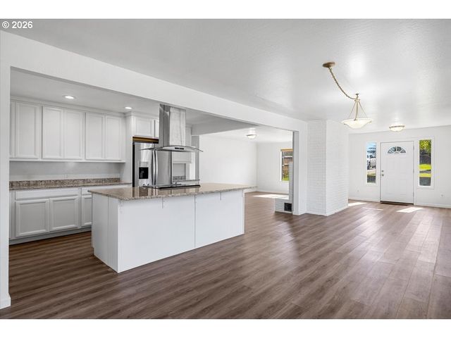 1300 DAISY Ln, Grants Pass, OR 97527