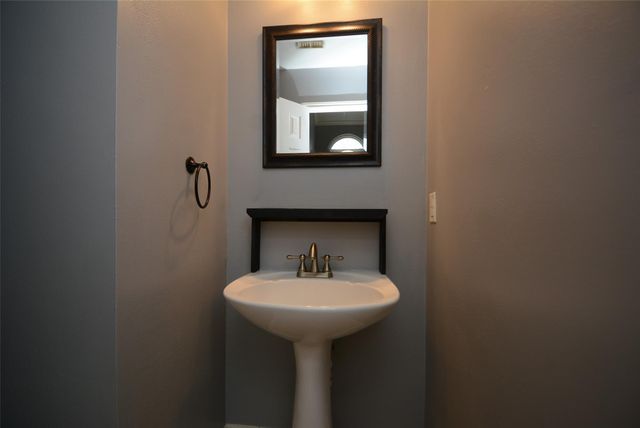 5327 Willow Knoll Court, Houston, TX 77345