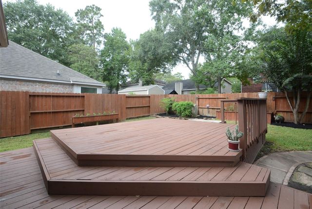 5327 Willow Knoll Court, Houston, TX 77345