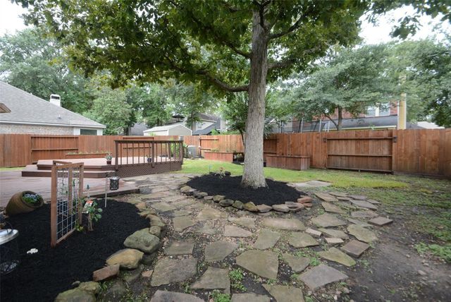 5327 Willow Knoll Court, Houston, TX 77345