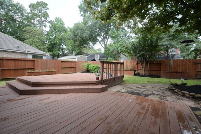 5327 Willow Knoll Court, Houston, TX 77345