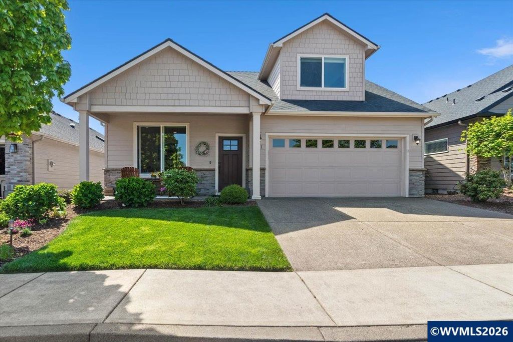 Image 1 of property listing at 751 SE Glendover Ln, Dallas, OR 97338