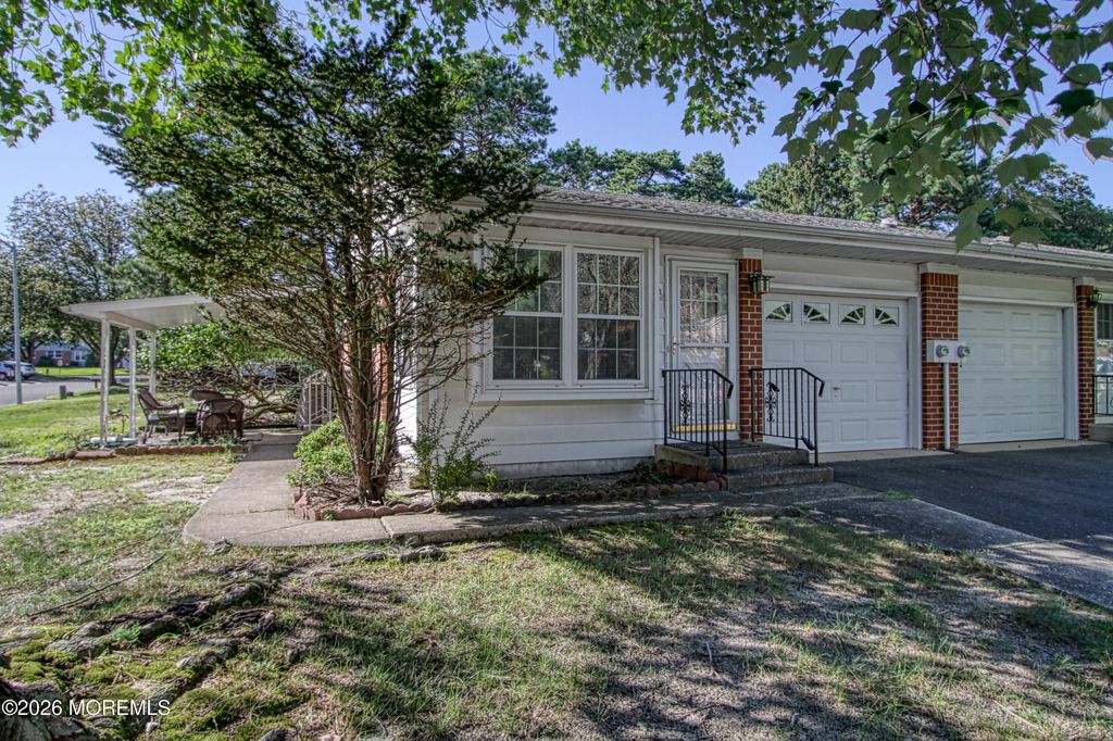 16 Monticello Drive A, Whiting, NJ 08759