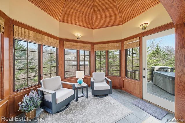4529 Shoreview Lane, Whitmore Lake, MI 48189
