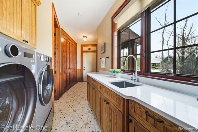 4529 Shoreview Lane, Whitmore Lake, MI 48189