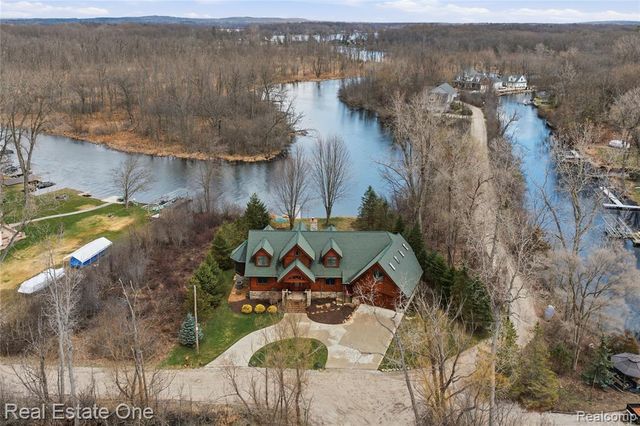 4529 Shoreview Lane, Whitmore Lake, MI 48189