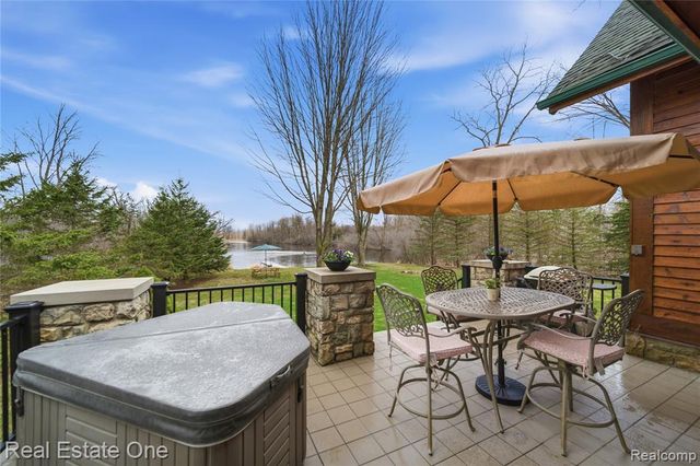 4529 Shoreview Lane, Whitmore Lake, MI 48189