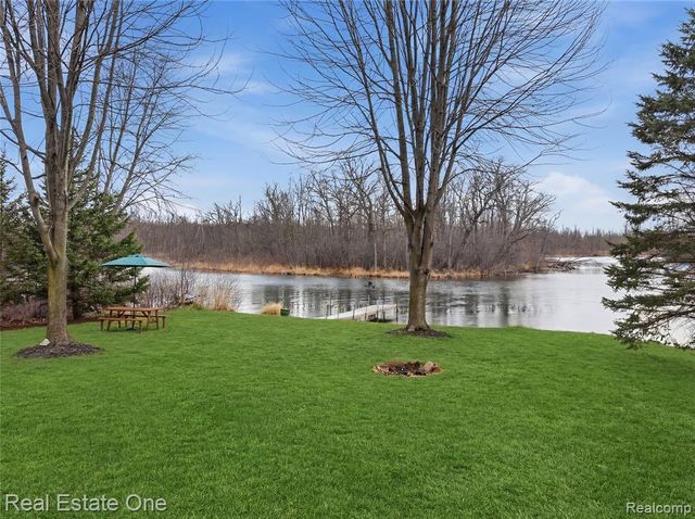 4529 Shoreview Lane, Whitmore Lake, MI 48189