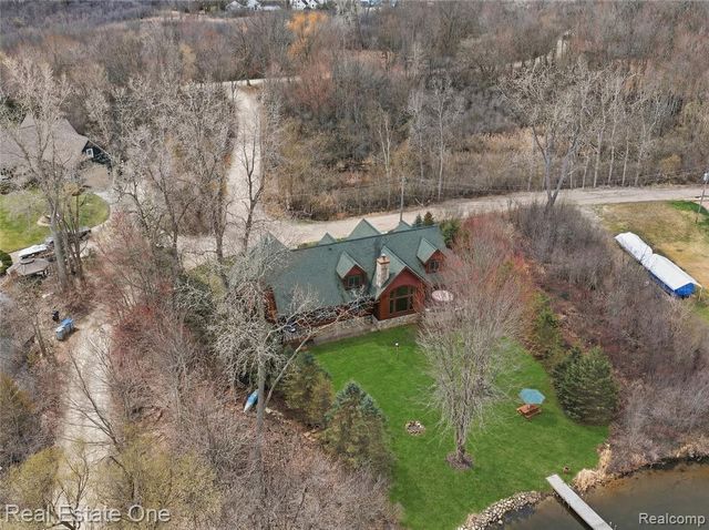 4529 Shoreview Lane, Whitmore Lake, MI 48189