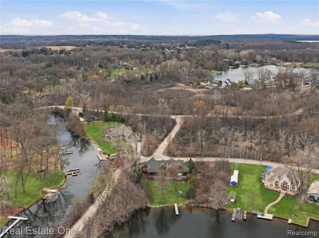 4529 Shoreview Lane, Whitmore Lake, MI 48189
