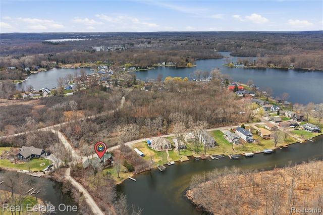 4529 Shoreview Lane, Whitmore Lake, MI 48189