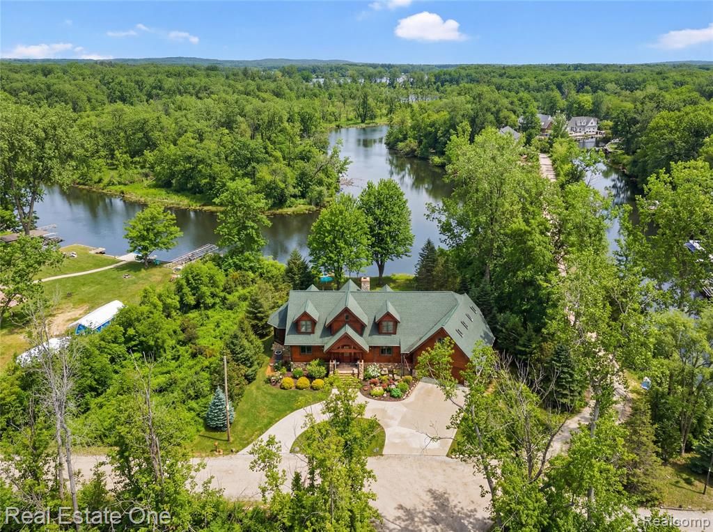 4529 Shoreview Lane, Whitmore Lake, MI 48189